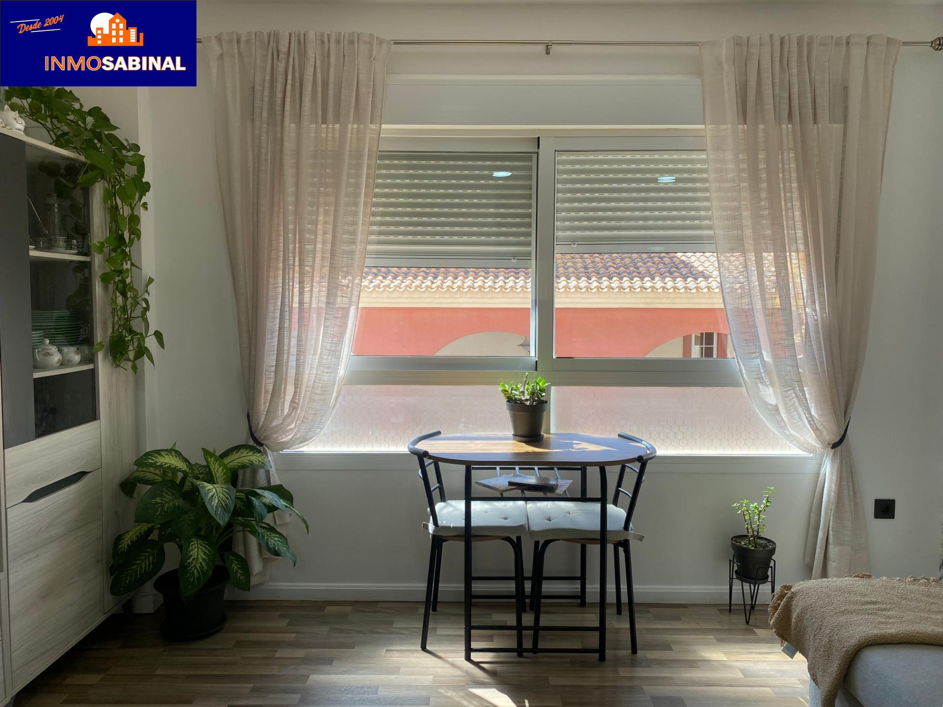 Moderno Piso Reformado en Aguadulce Norte con Piscina y pequeña terraza.