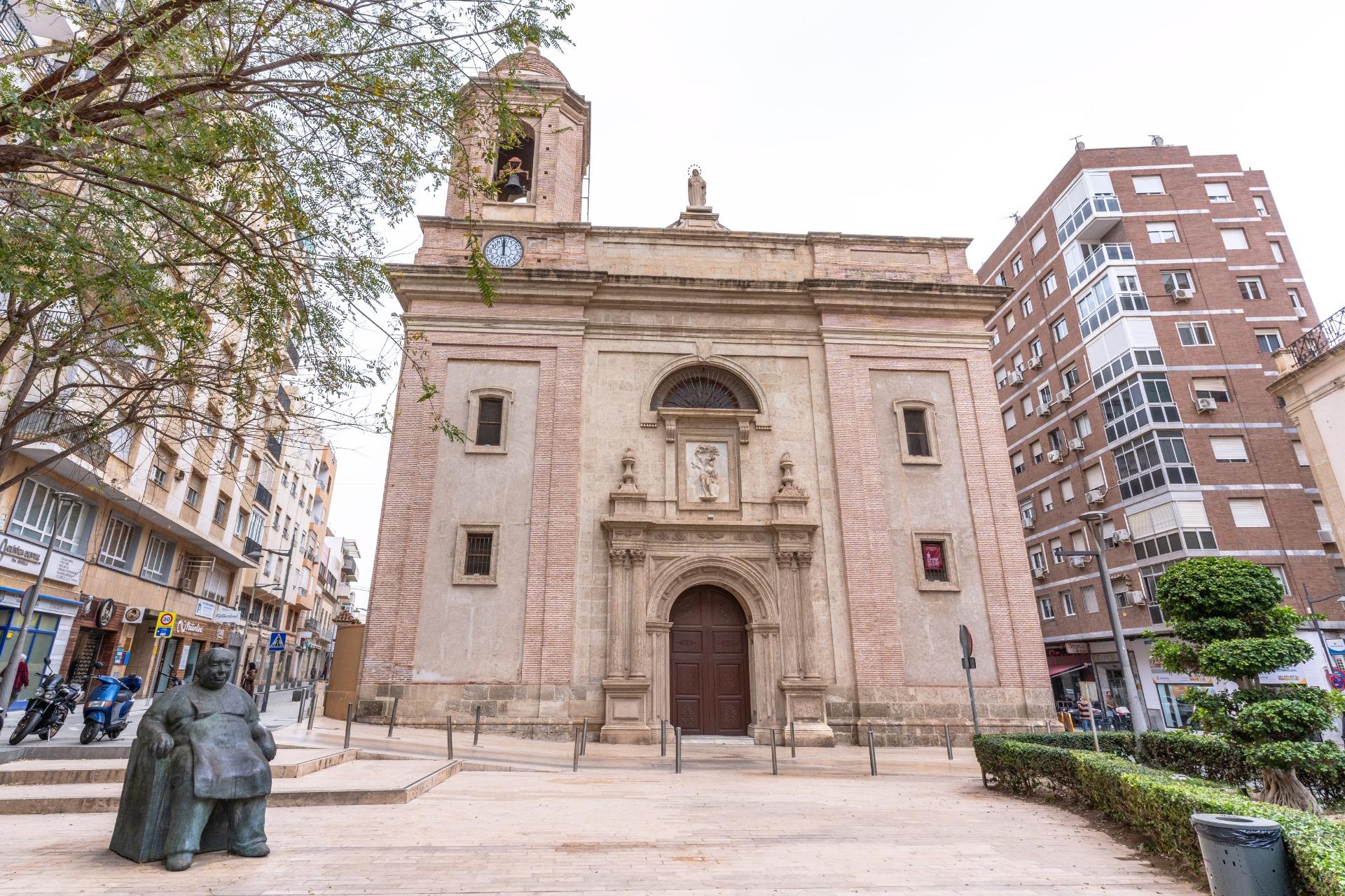 La vida en el corazón de Almería: Tu espacio en Plaza San Sebastián