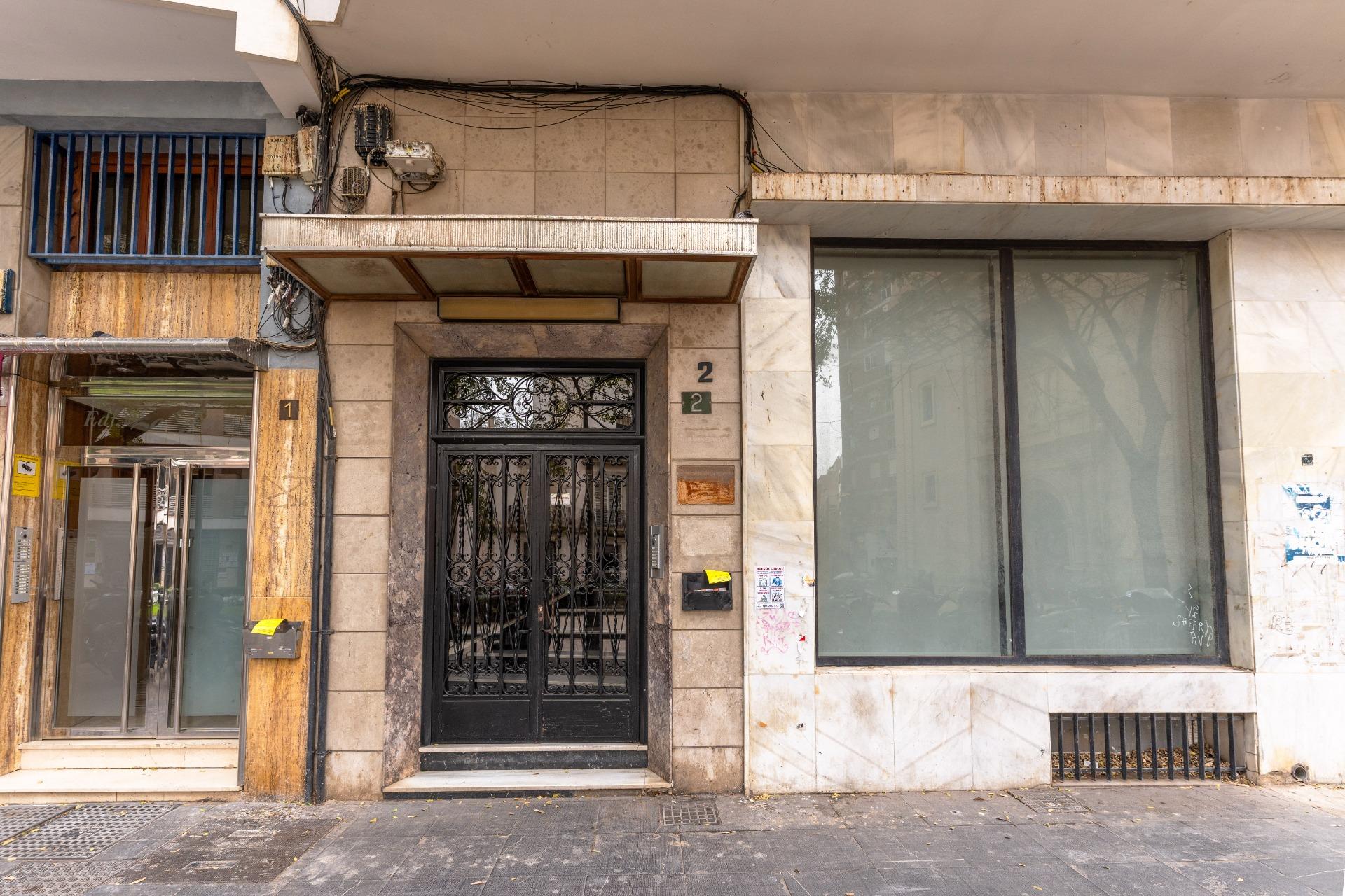 La vida en el corazón de Almería: Tu espacio en Plaza San Sebastián
