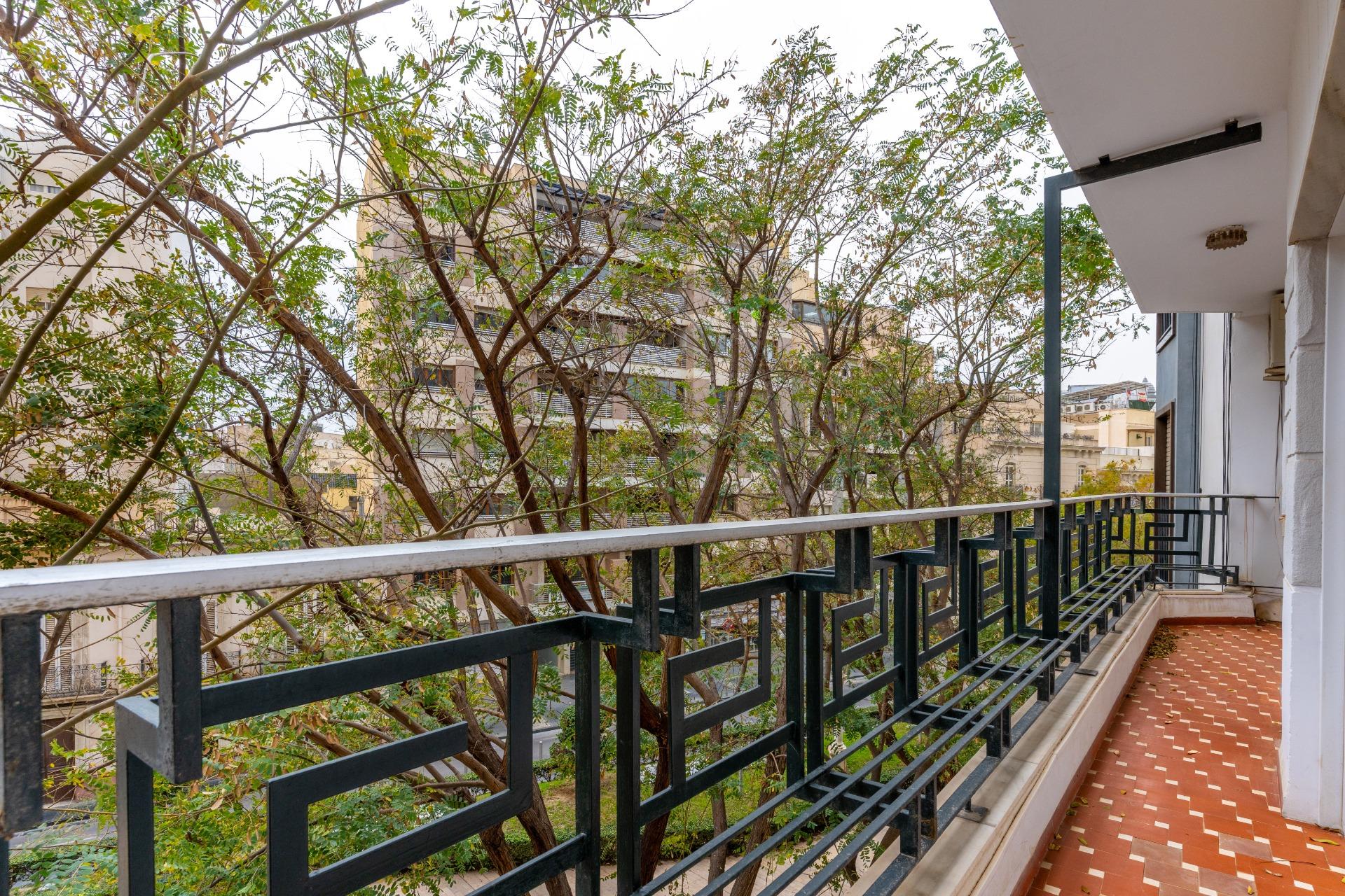 La vida en el corazón de Almería: Tu espacio en Plaza San Sebastián