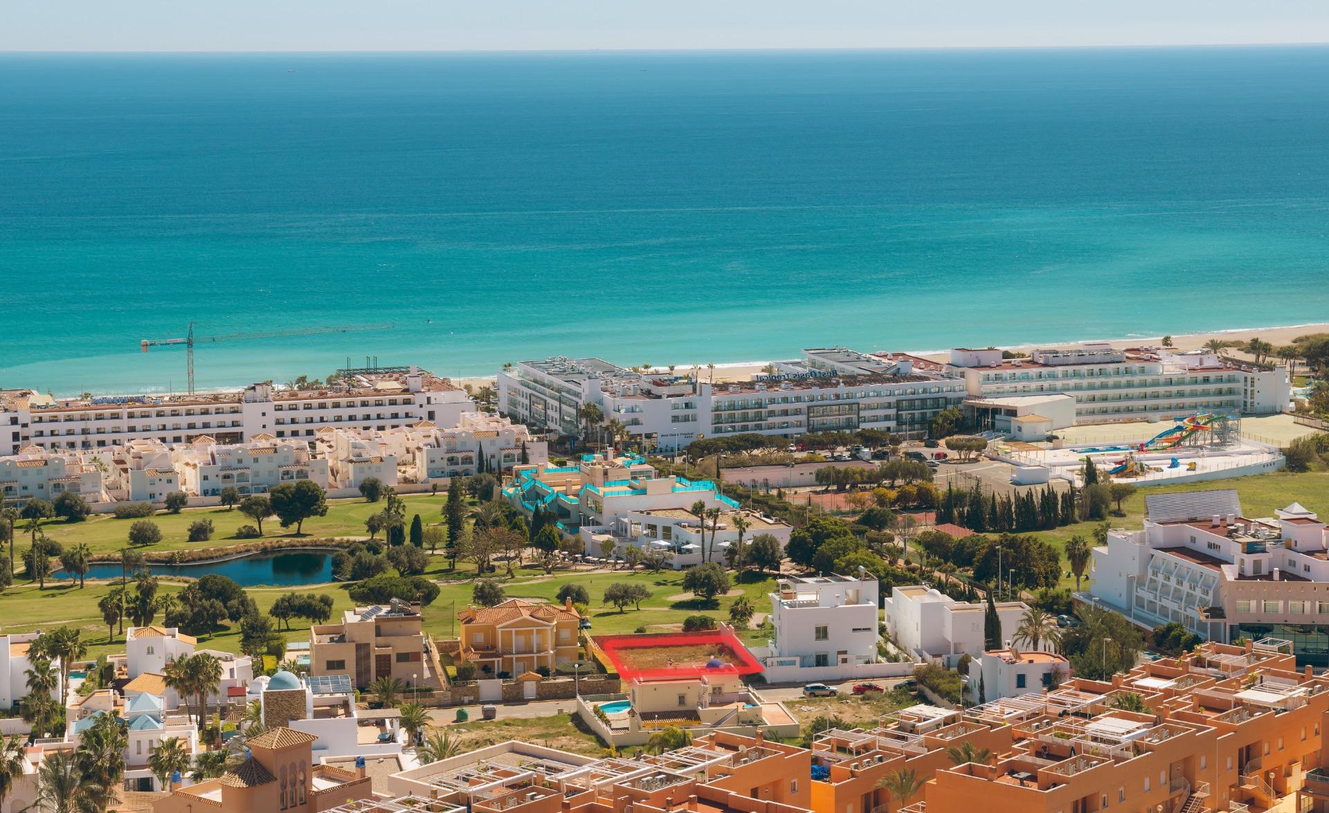 Parcela Premium en primera línea de Golf: Tu Refugio en Mójacar