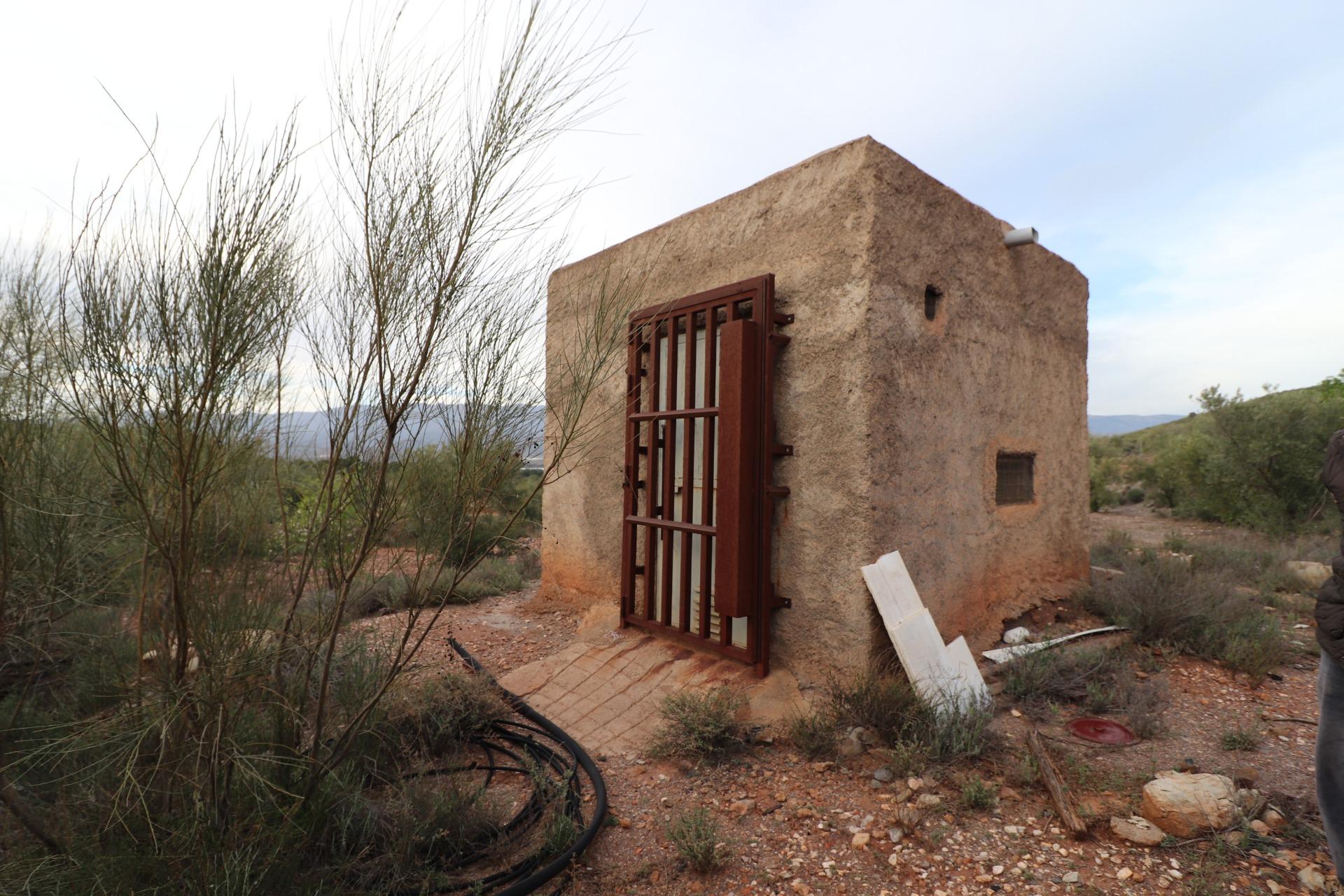 Parcela con casa en Alboloduy