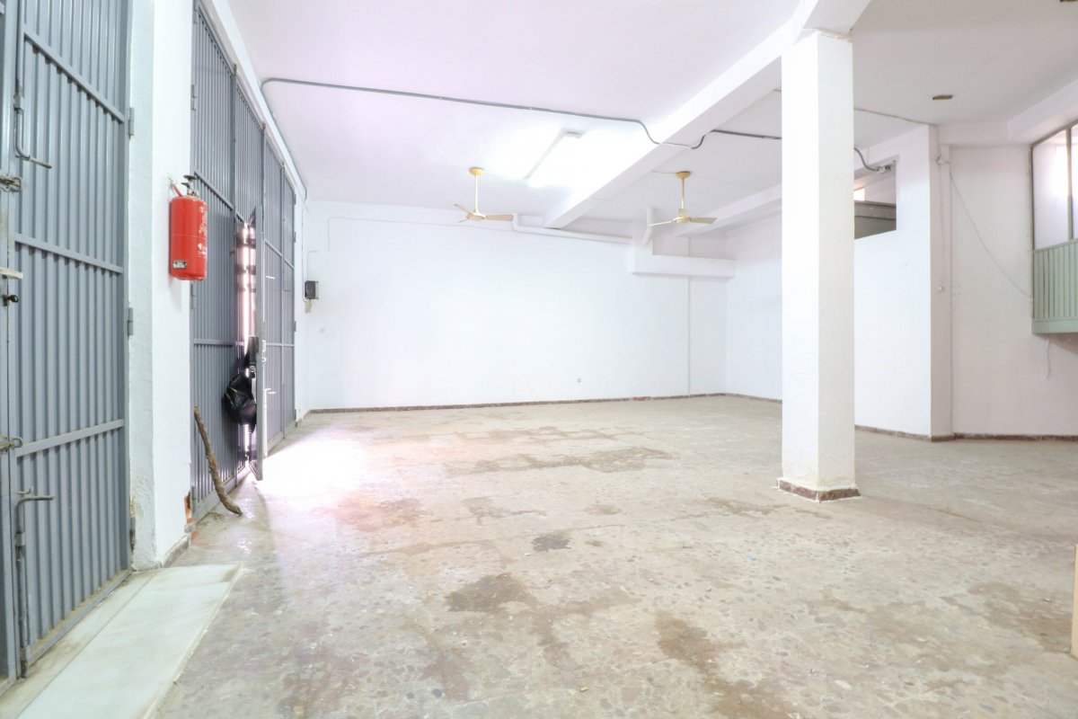 LOCAL CON OFICINA EN ZONA AVDA SANTA ISABEL en Almeria foto 2 LOCAL CON OFICINA EN ZONA AVDA SANTA ISABEL