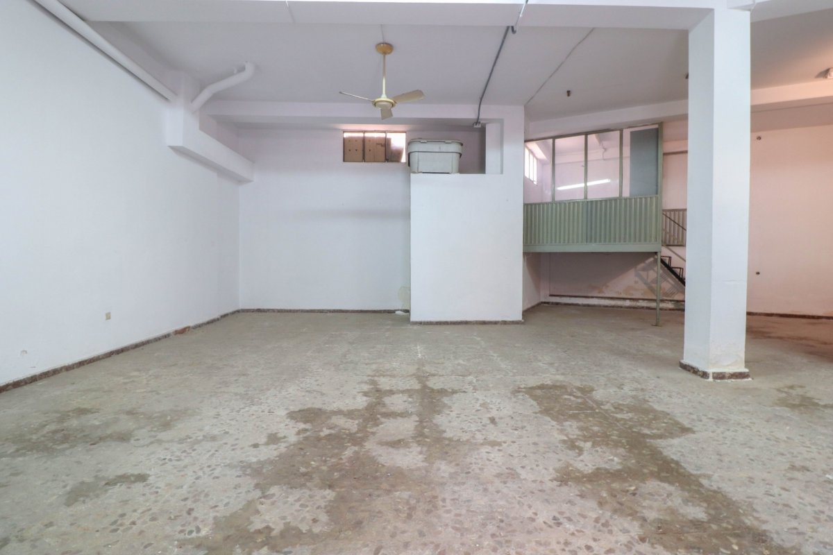 LOCAL CON OFICINA EN ZONA AVDA SANTA ISABEL en Almeria foto 3 LOCAL CON OFICINA EN ZONA AVDA SANTA ISABEL