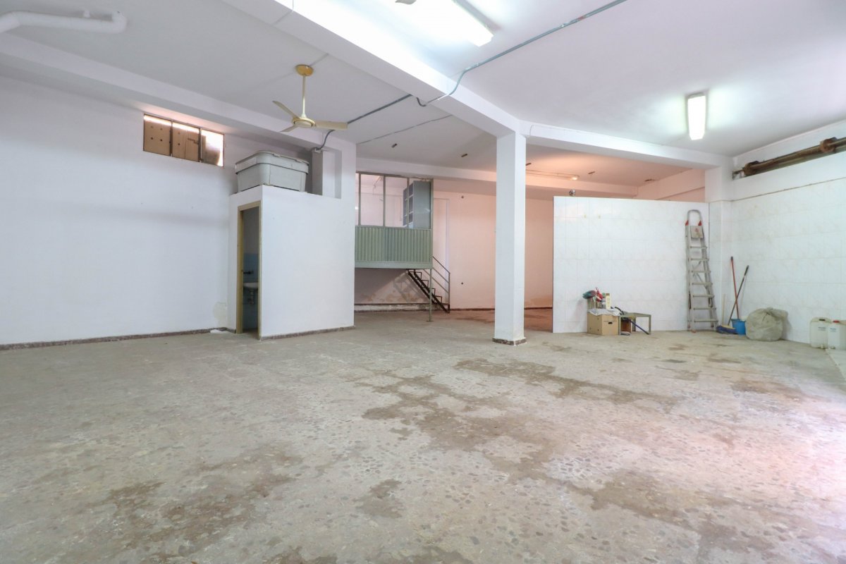 LOCAL CON OFICINA EN ZONA AVDA SANTA ISABEL en Almeria foto 4 LOCAL CON OFICINA EN ZONA AVDA SANTA ISABEL