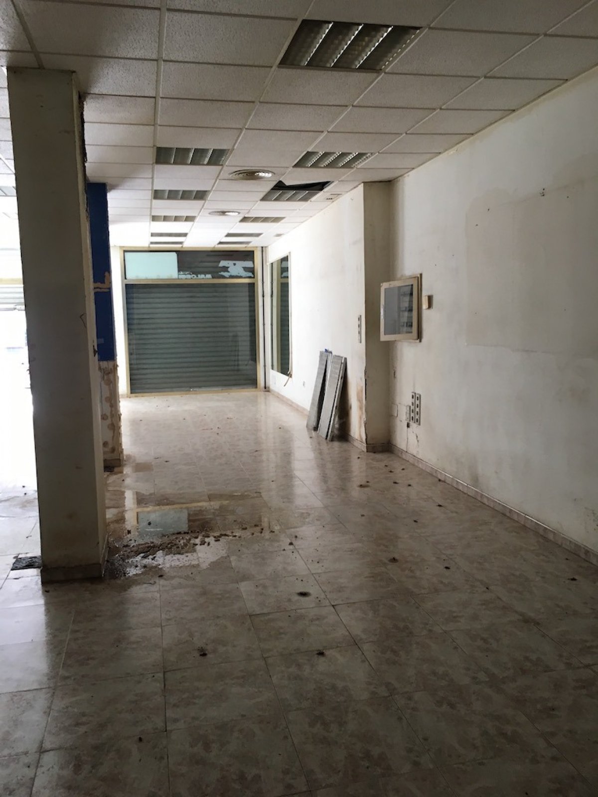 LOCAL COMERCIAL EN CL HERMANOS PINZON en Almeria foto 2 LOCAL COMERCIAL EN CL HERMANOS PINZON