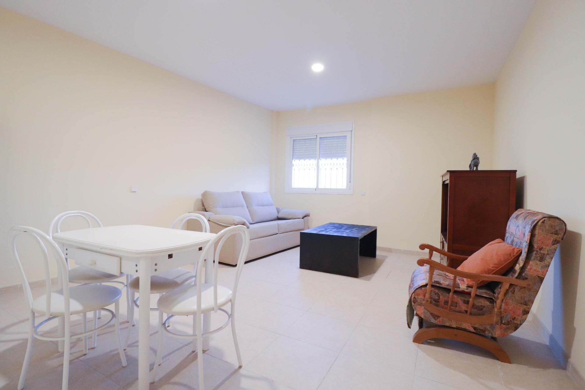 ALQUILER DE PISO EN PLANTA BAJA CON PATIO ABRUCENA A ESTRENAR