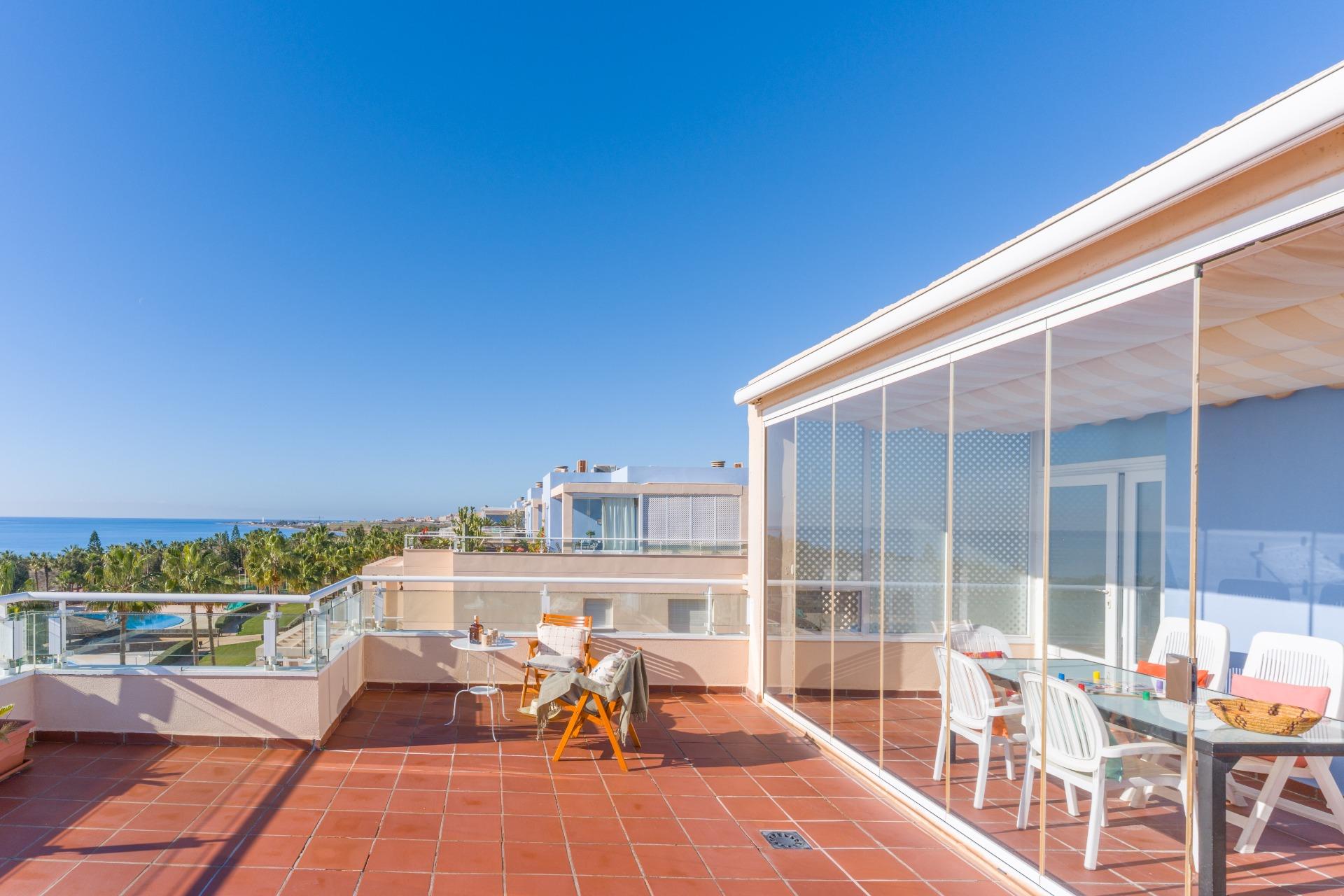 Ático dúplex en Sol de Alborán: El activo ejecutivo más exclusivo de Almerimar