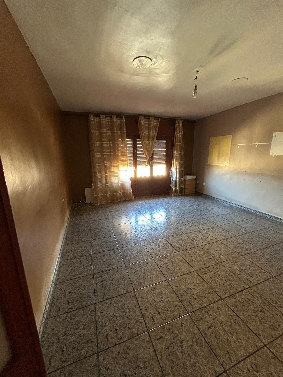 Amplia Casa en Roquetas de Mar