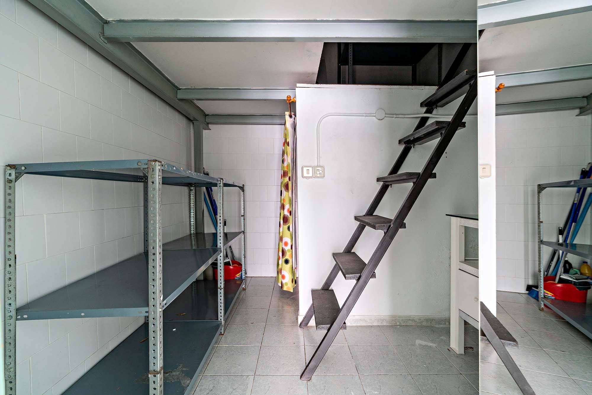 local reformado en calle Calzada de Castro