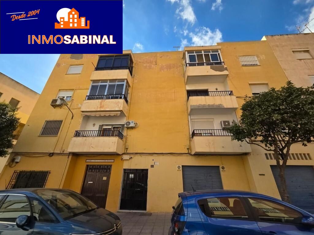 OPORTUNIDAD PISO EN BARRIO CONSOLIDADO DE ALMERIA 3 DORMITORIOS