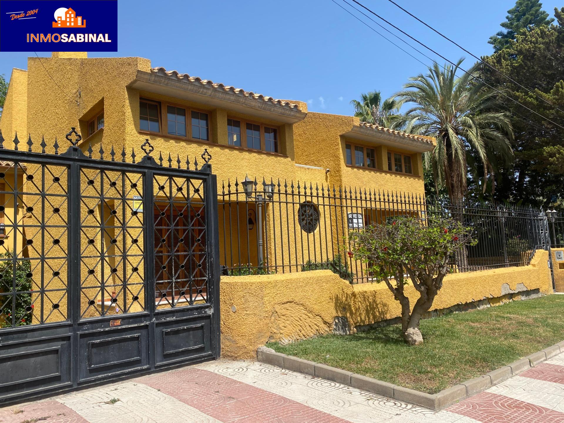 ESPECTACULAR CHALET CON PISCINA CLIMATIZADA Y JARDINES en Aguadulce Almeria foto 5 ESPECTACULAR CHALET CON PISCINA CLIMATIZADA Y JARDINES