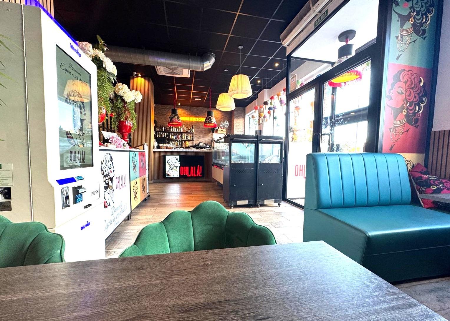 Amplio Local Comercial Reformado en Aguadulce Sur con Terraza