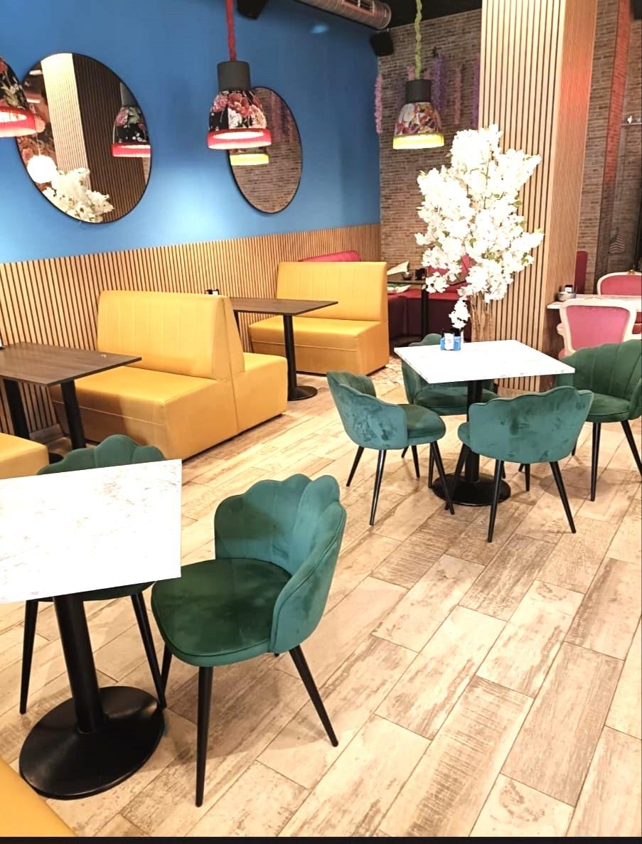 Amplio Local Comercial Reformado en Aguadulce Sur con Terraza