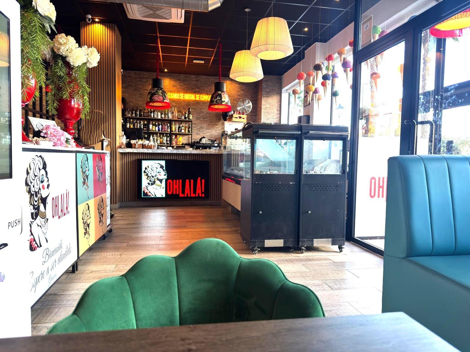 Amplio Local Comercial Reformado en Aguadulce Sur con Terraza