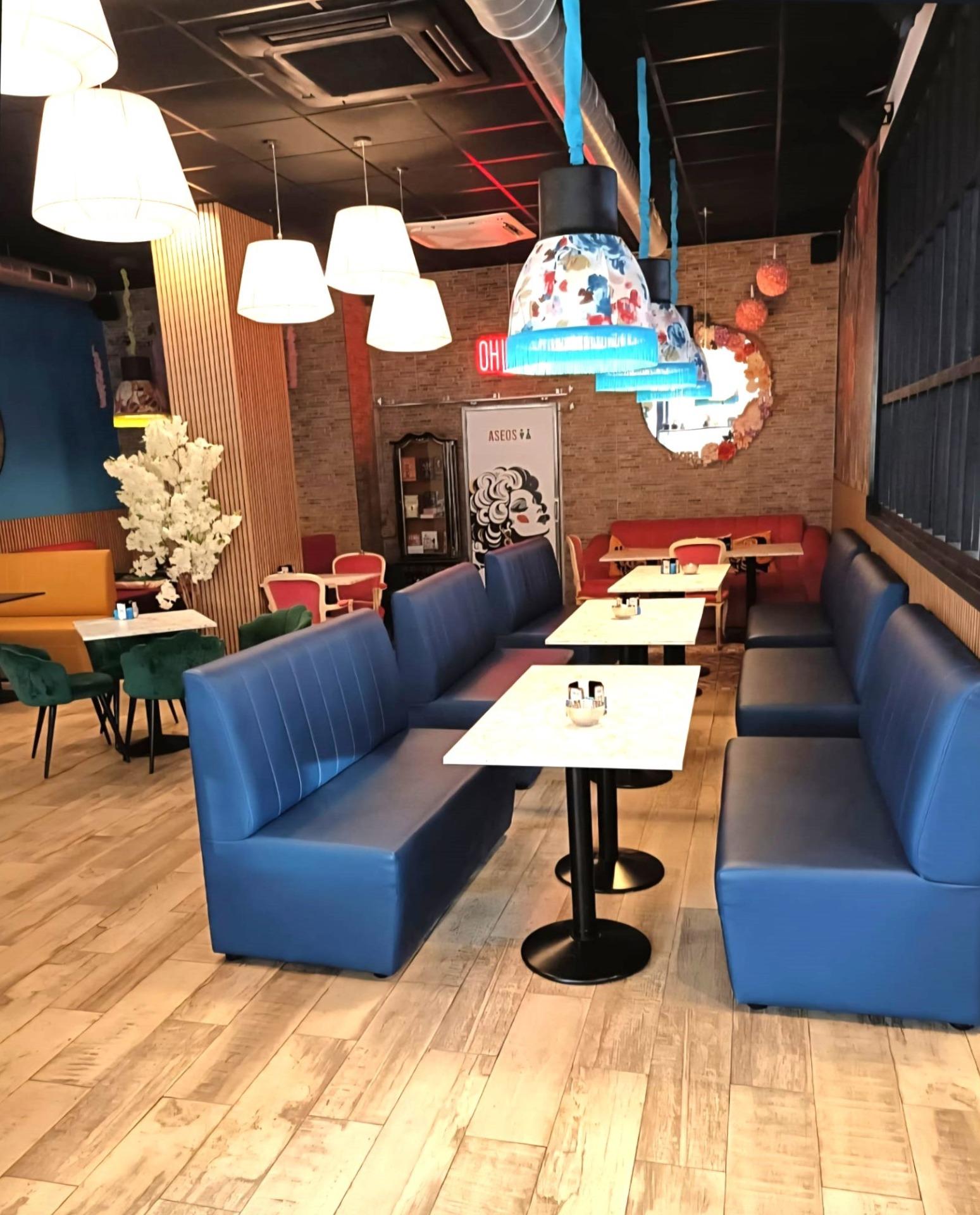Amplio Local Comercial Reformado en Aguadulce Sur con Terraza