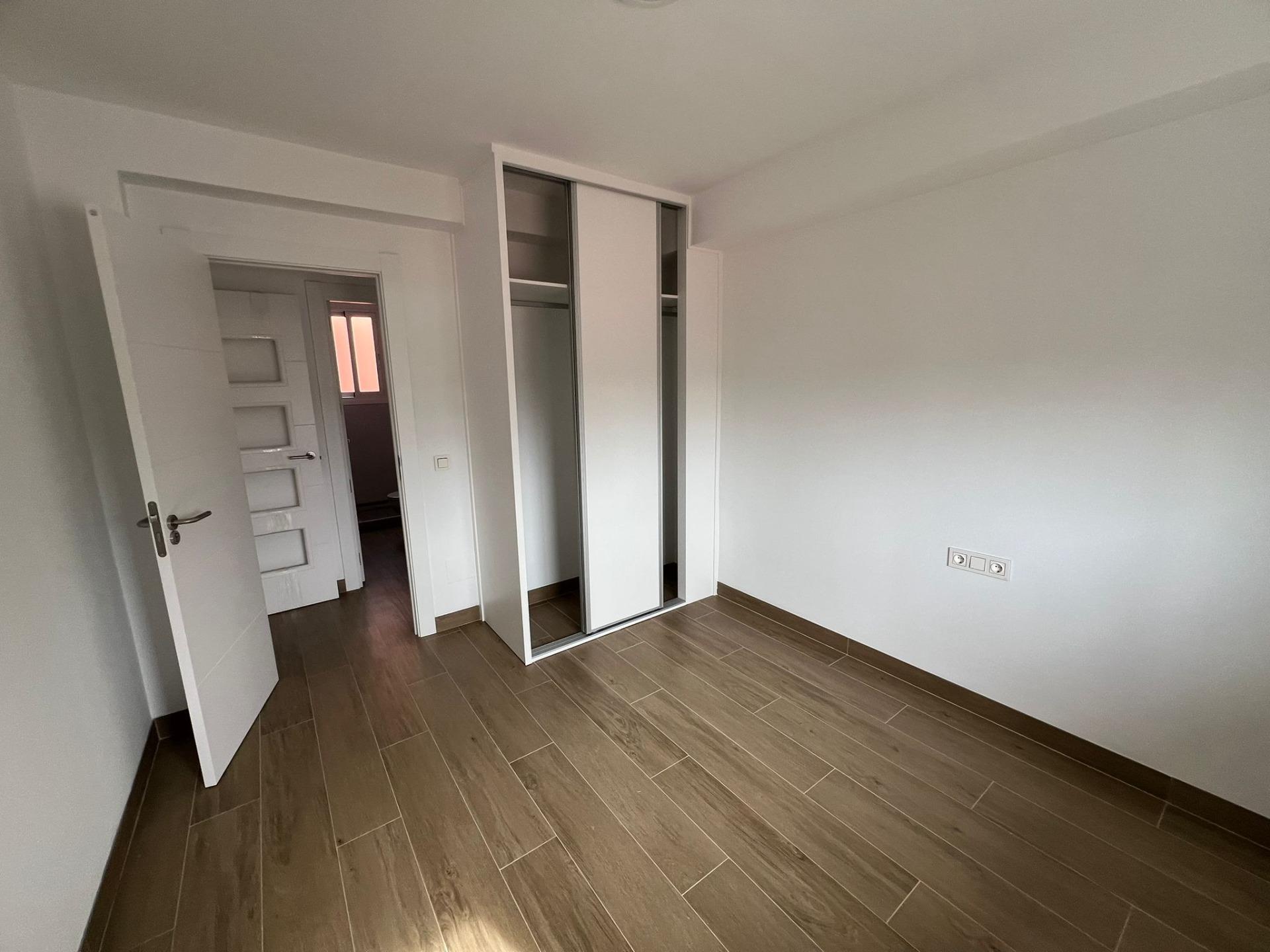 PISO REFORMADO DE TRES DORMITORIOS - LA ROMANILLA