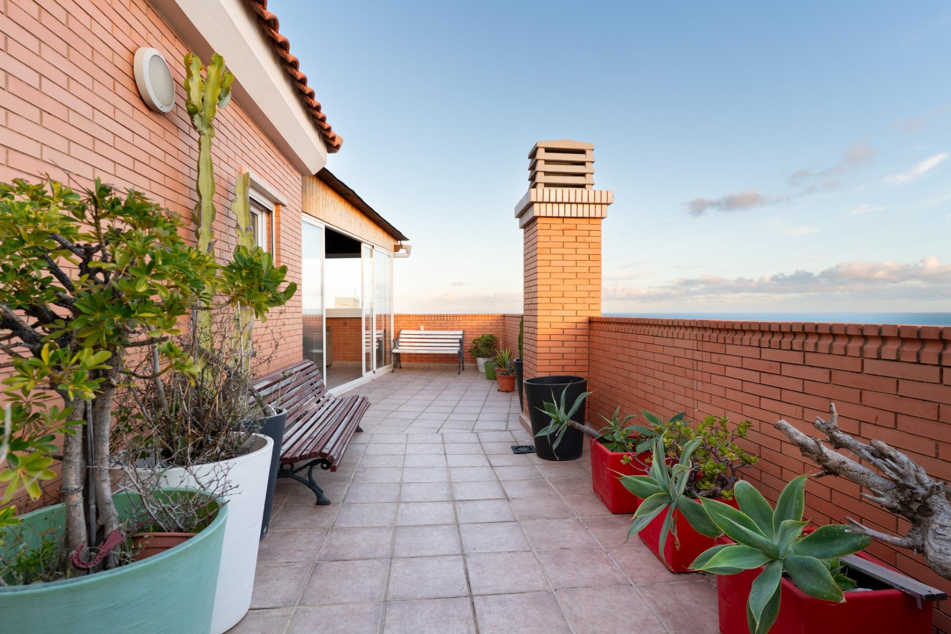 Impresionante Ático  con Amplia Terraza en El Parador