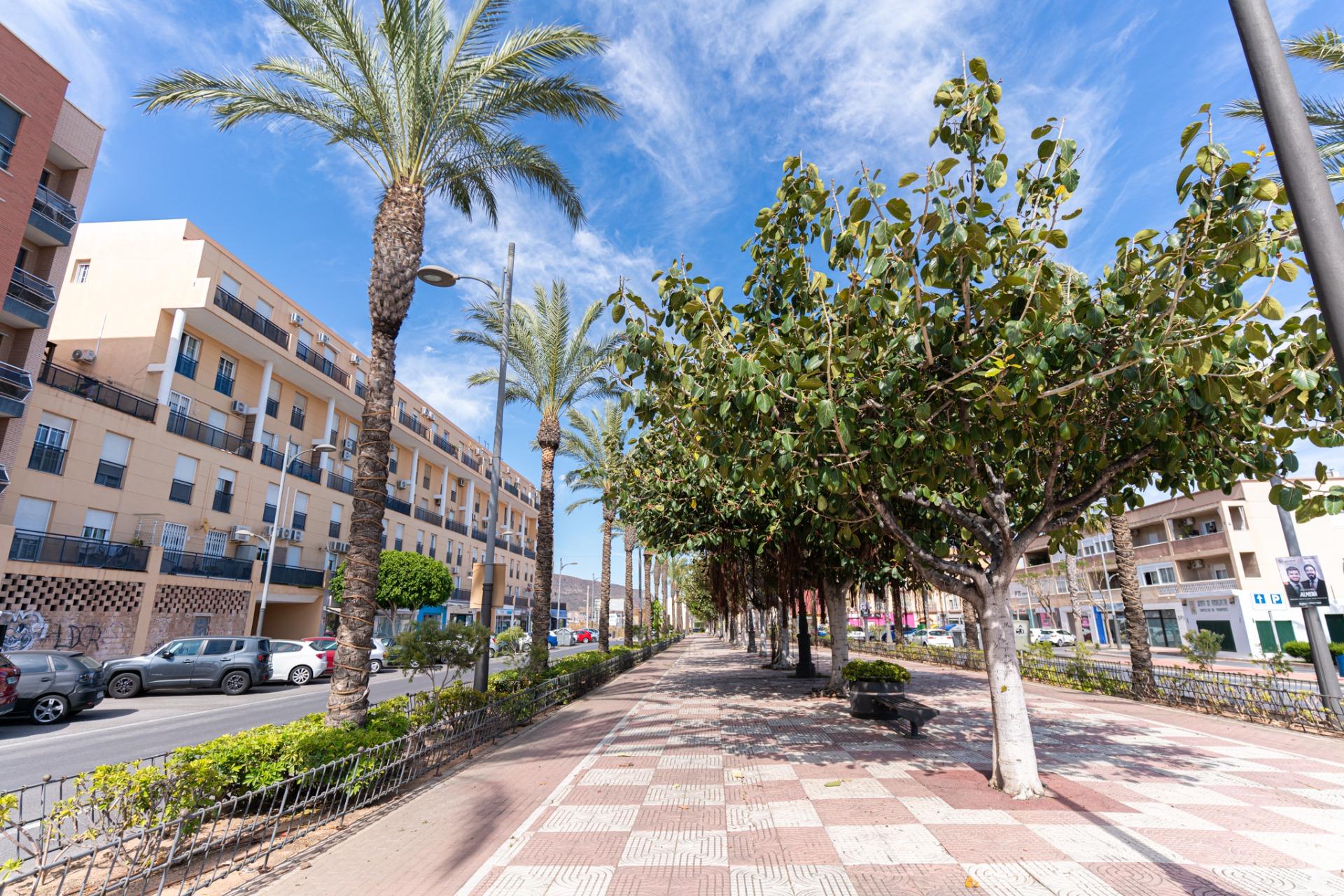 Amplio y Moderno Apartamento en Aguadulce Sur por solo €185