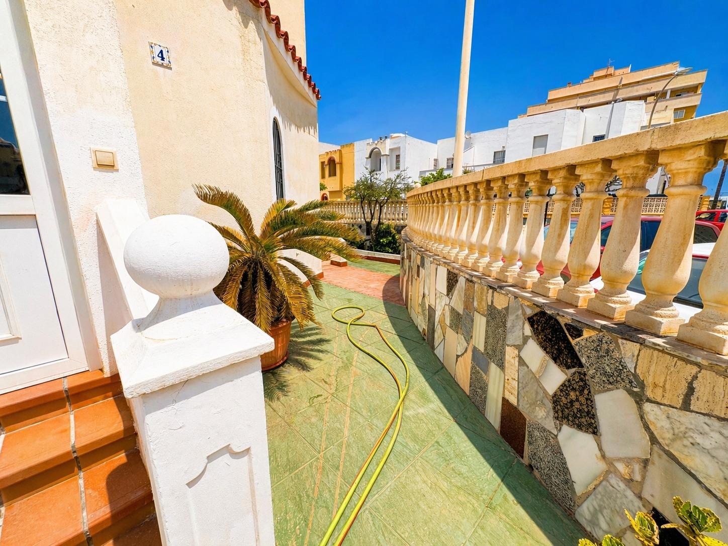 Espectacular adosado en venta en Roquetas de Mar