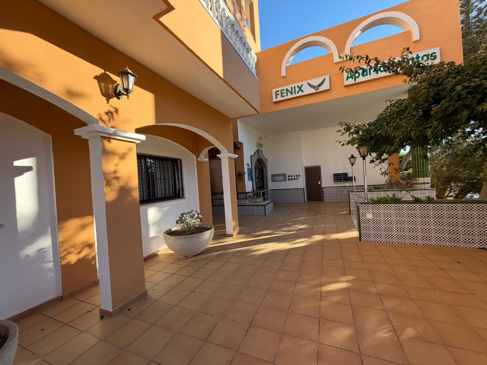¿Vives por la zona de Apartamentos Fénix y necesitas una plaza de garaje cómoda y segura? en Roquetas de Mar foto 2 ¿Vives por la zona de Apartamentos Fénix y necesitas una plaza de garaje cómoda y segura?