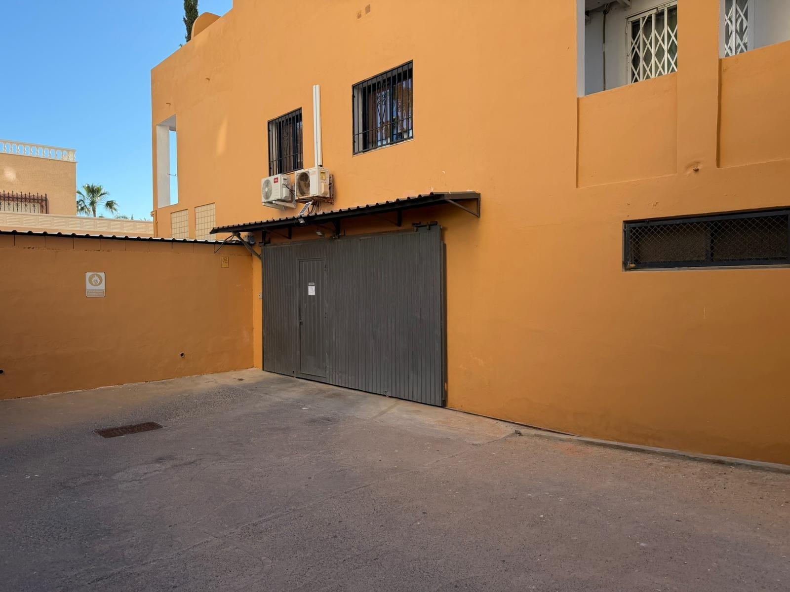 ¿Vives por la zona de Apartamentos Fénix y necesitas una plaza de garaje cómoda y segura? en Roquetas de Mar foto 3 ¿Vives por la zona de Apartamentos Fénix y necesitas una plaza de garaje cómoda y segura?