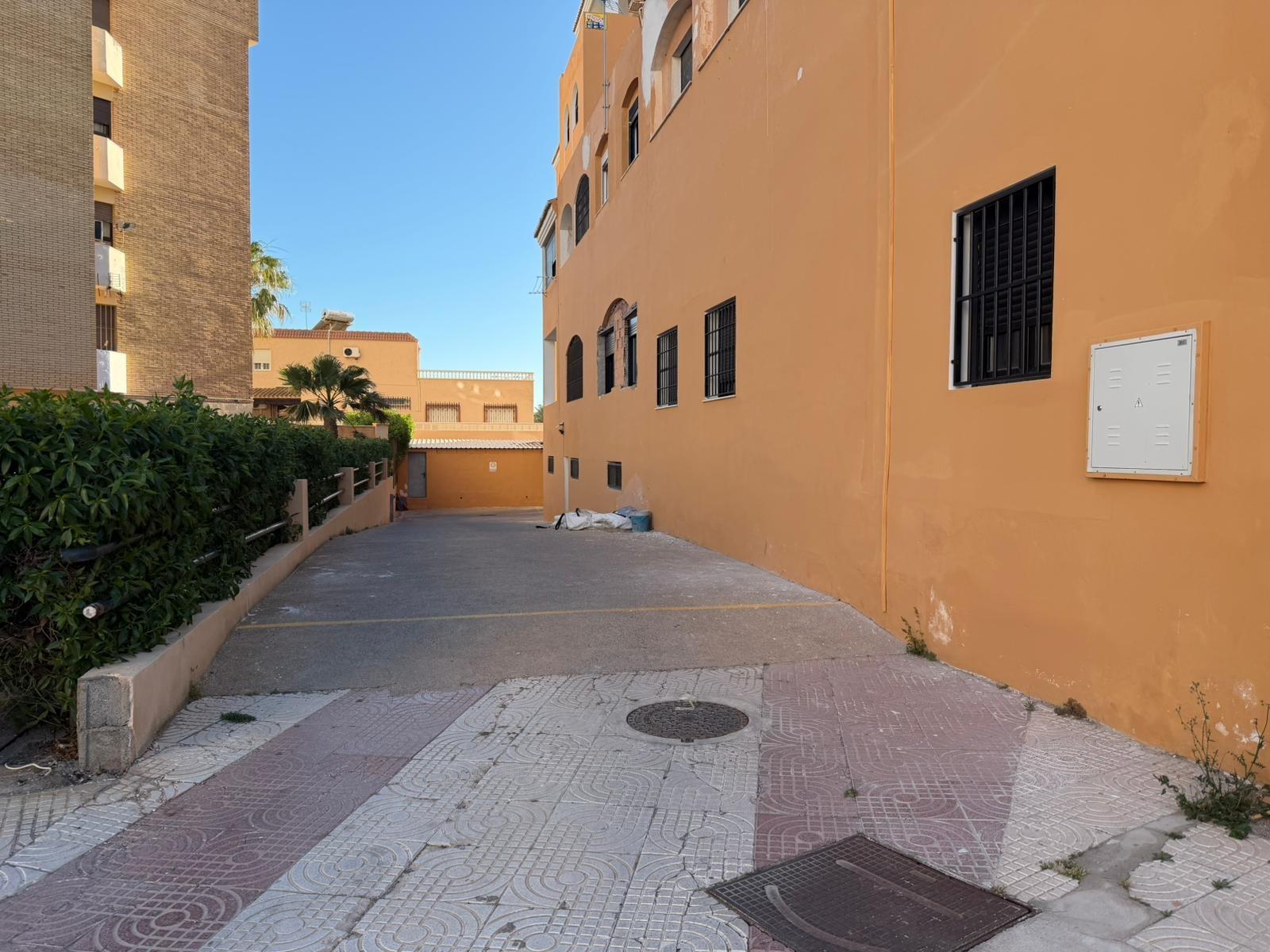 ¿Vives por la zona de Apartamentos Fénix y necesitas una plaza de garaje cómoda y segura? en Roquetas de Mar foto 5 ¿Vives por la zona de Apartamentos Fénix y necesitas una plaza de garaje cómoda y segura?