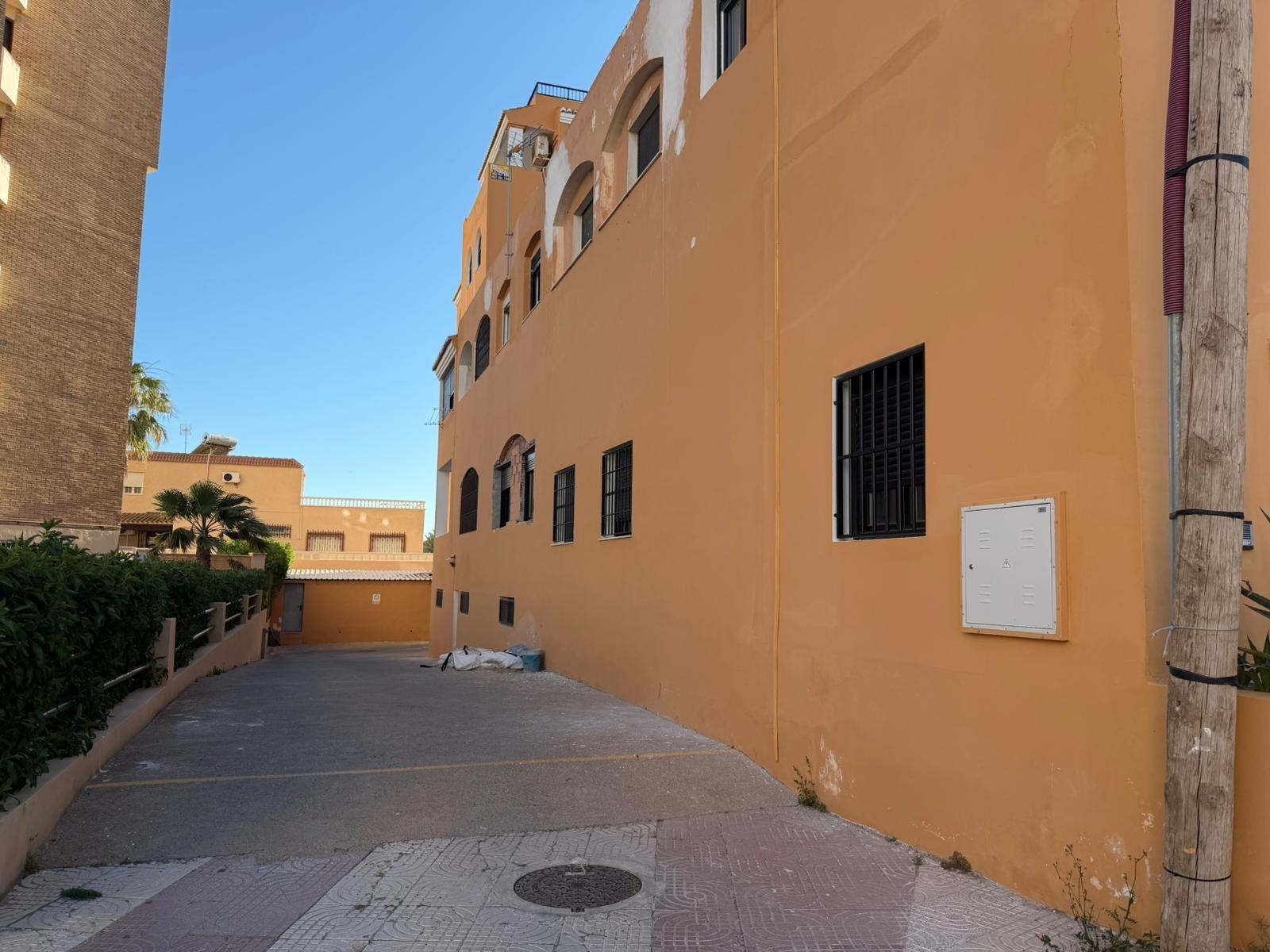 ¿Vives por la zona de Apartamentos Fénix y necesitas una plaza de garaje cómoda y segura? en Roquetas de Mar foto 7 ¿Vives por la zona de Apartamentos Fénix y necesitas una plaza de garaje cómoda y segura?