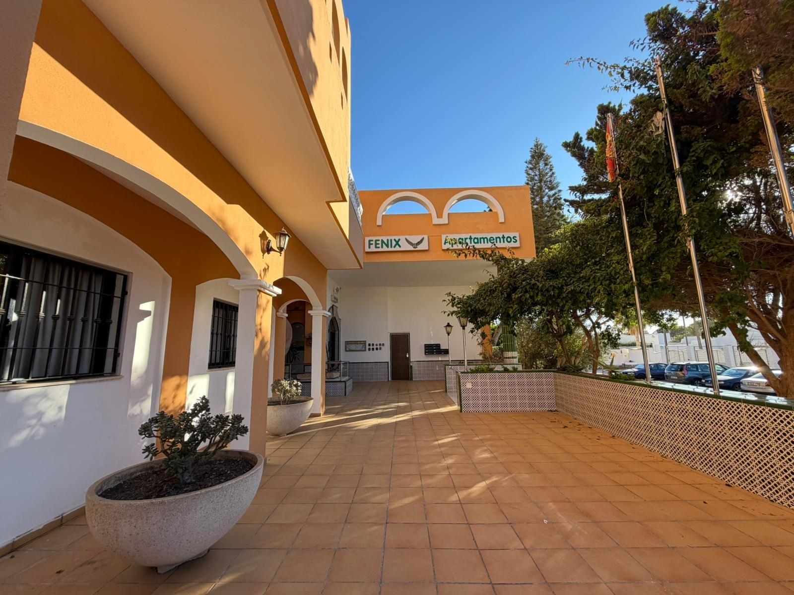 ¿Vives por la zona de Apartamentos Fénix y necesitas una plaza de garaje cómoda y segura?