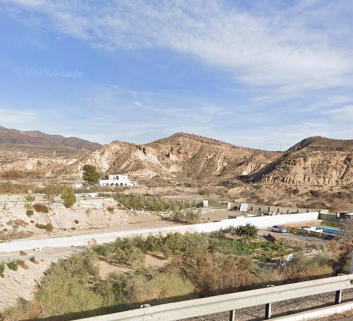 piscina y terreno de casi 4.500 m2 en Conquín – Rioja (Almería) en Rioja foto 1 piscina y terreno de casi 4.500 m2 en Conquín – Rioja (Almería)