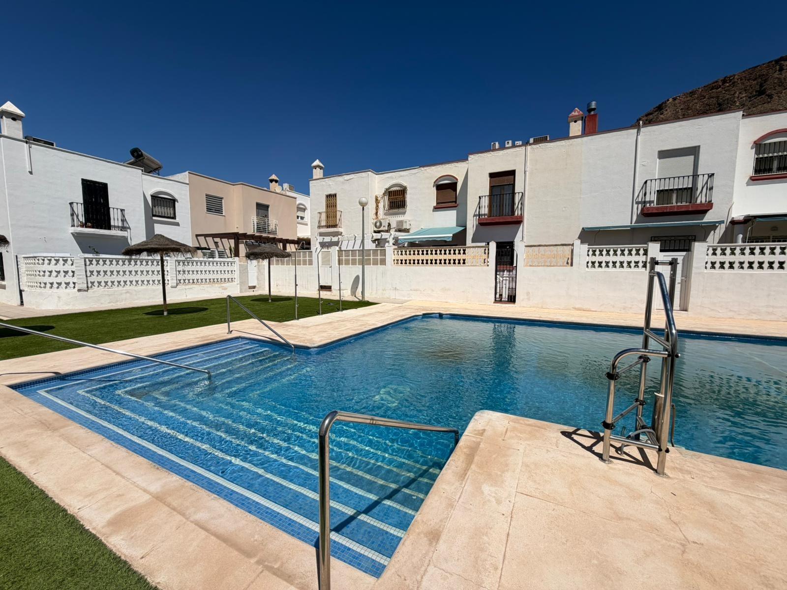 ESPECTACULAR TRIPLEX CON PISCINA EN AGUADULCE— ESPACIO