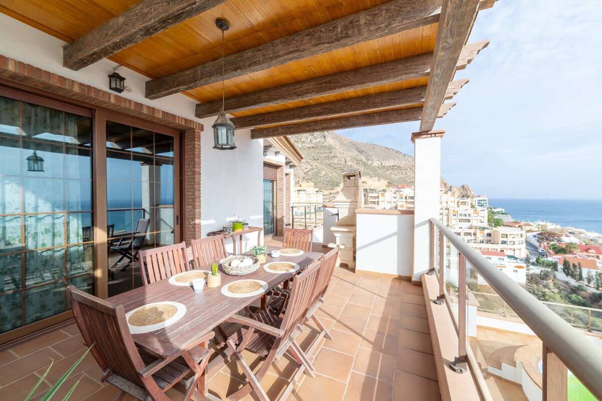 Dúplex de 316 m² en Aguadulce en Venta por 520000€