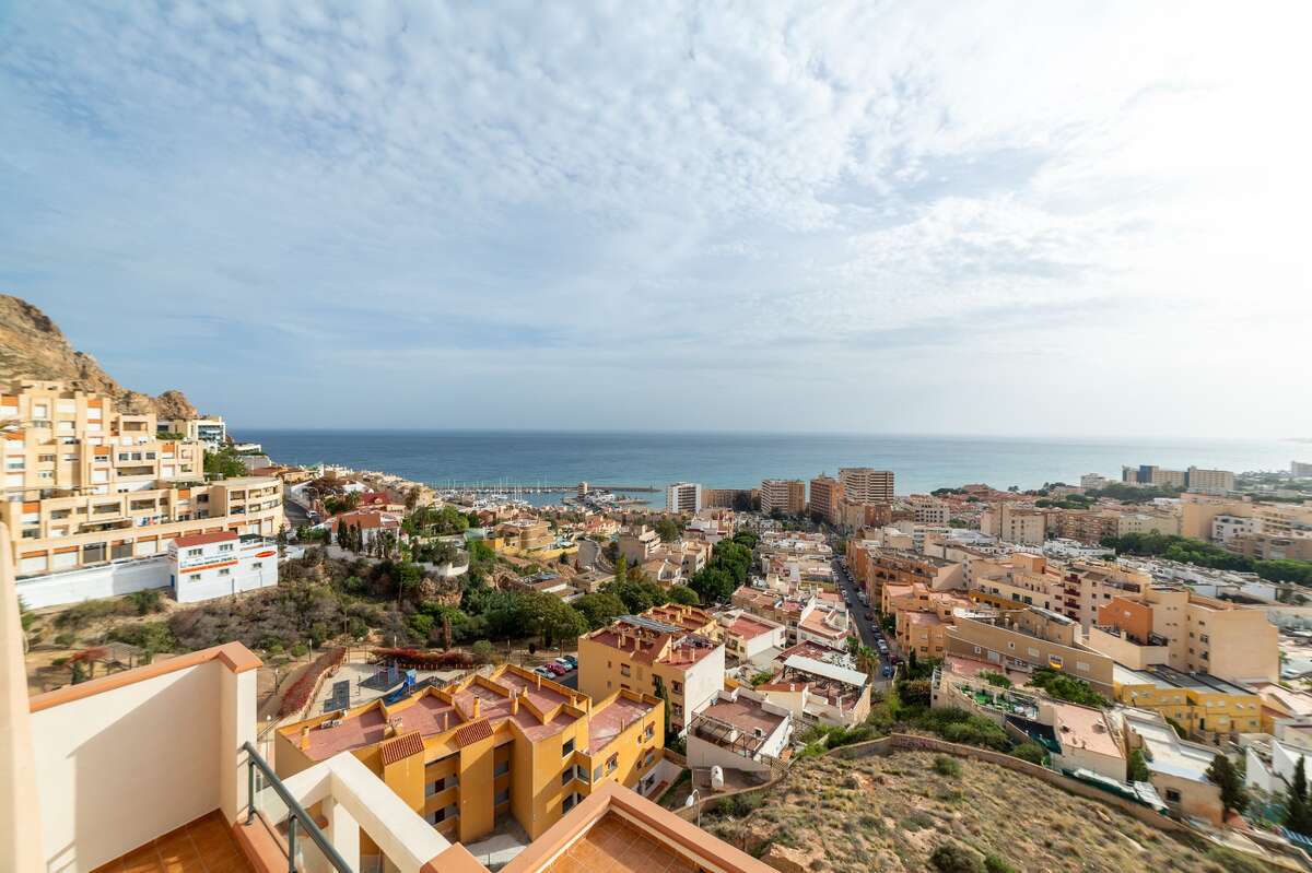 Dúplex de 316 m² en Aguadulce en Venta por 520000€