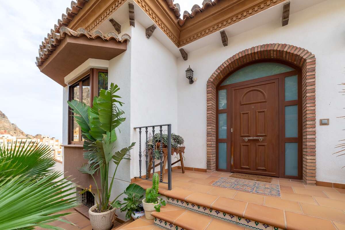 Dúplex de 316 m² en Aguadulce en Venta por 520000€