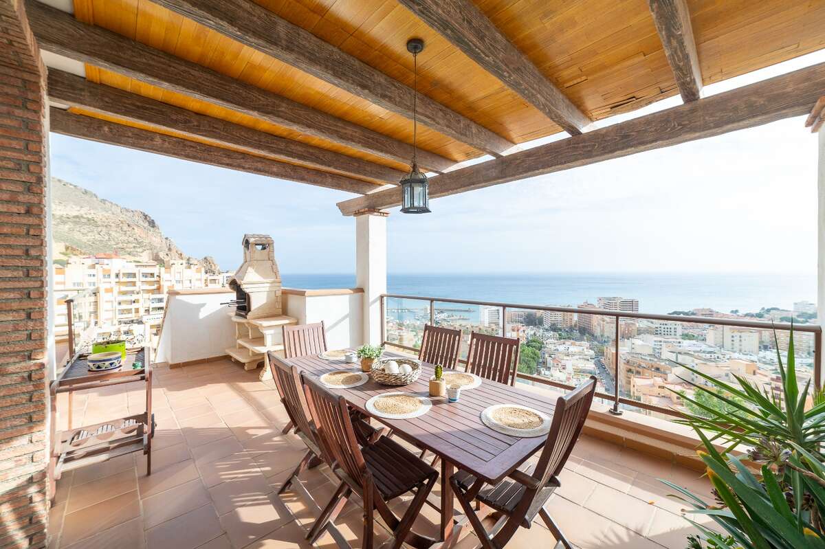 Dúplex de 316 m² en Aguadulce en Venta por 520000€