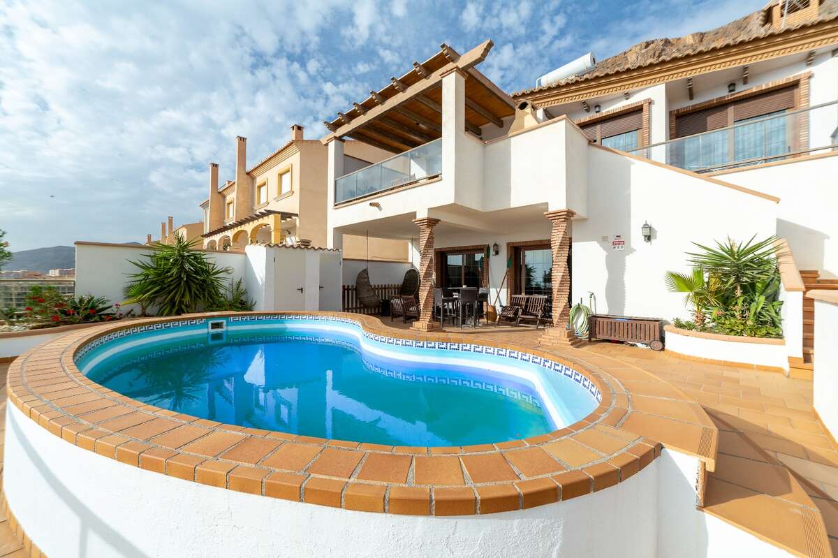 Dúplex de 316 m² en Aguadulce en Venta por 520000€
