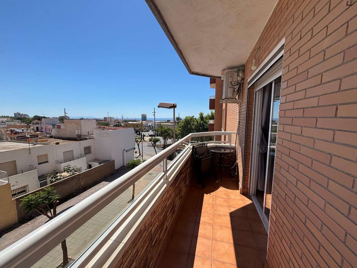 Piso de 65 m² en Vícar en Venta por 149000€