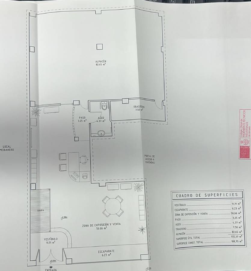 se vende local comercial en el Parador -Almeria