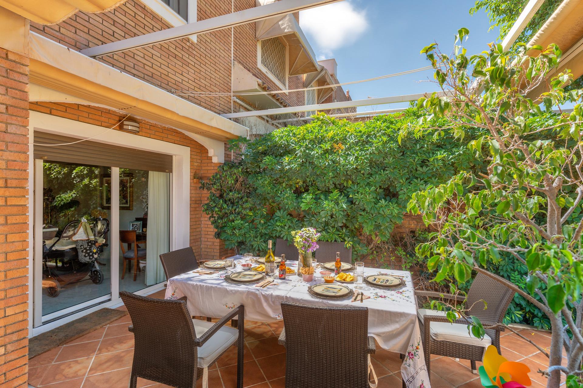 Triplex con piscina comunitaria en Villablanca