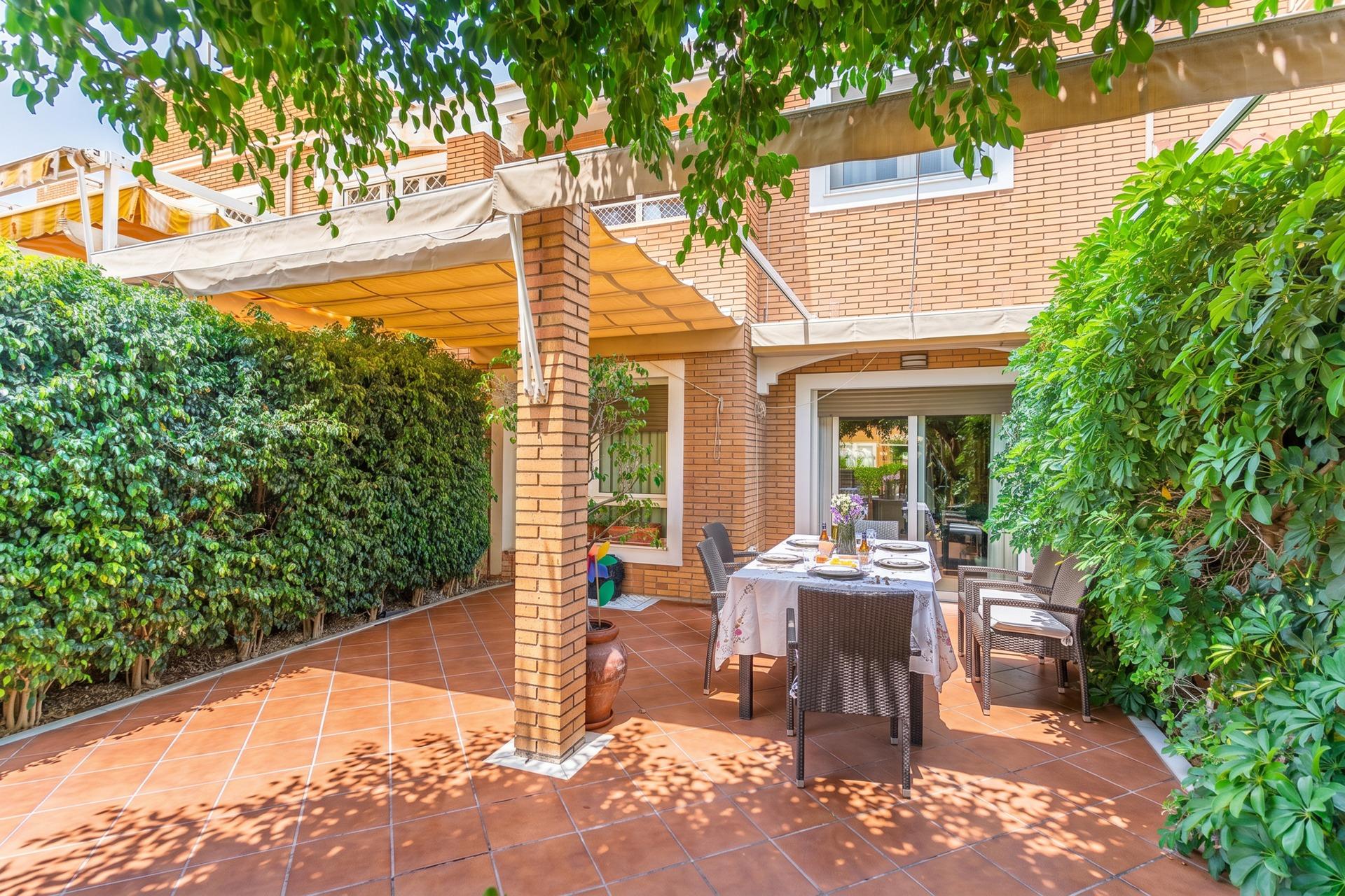 Triplex con piscina comunitaria en Villablanca