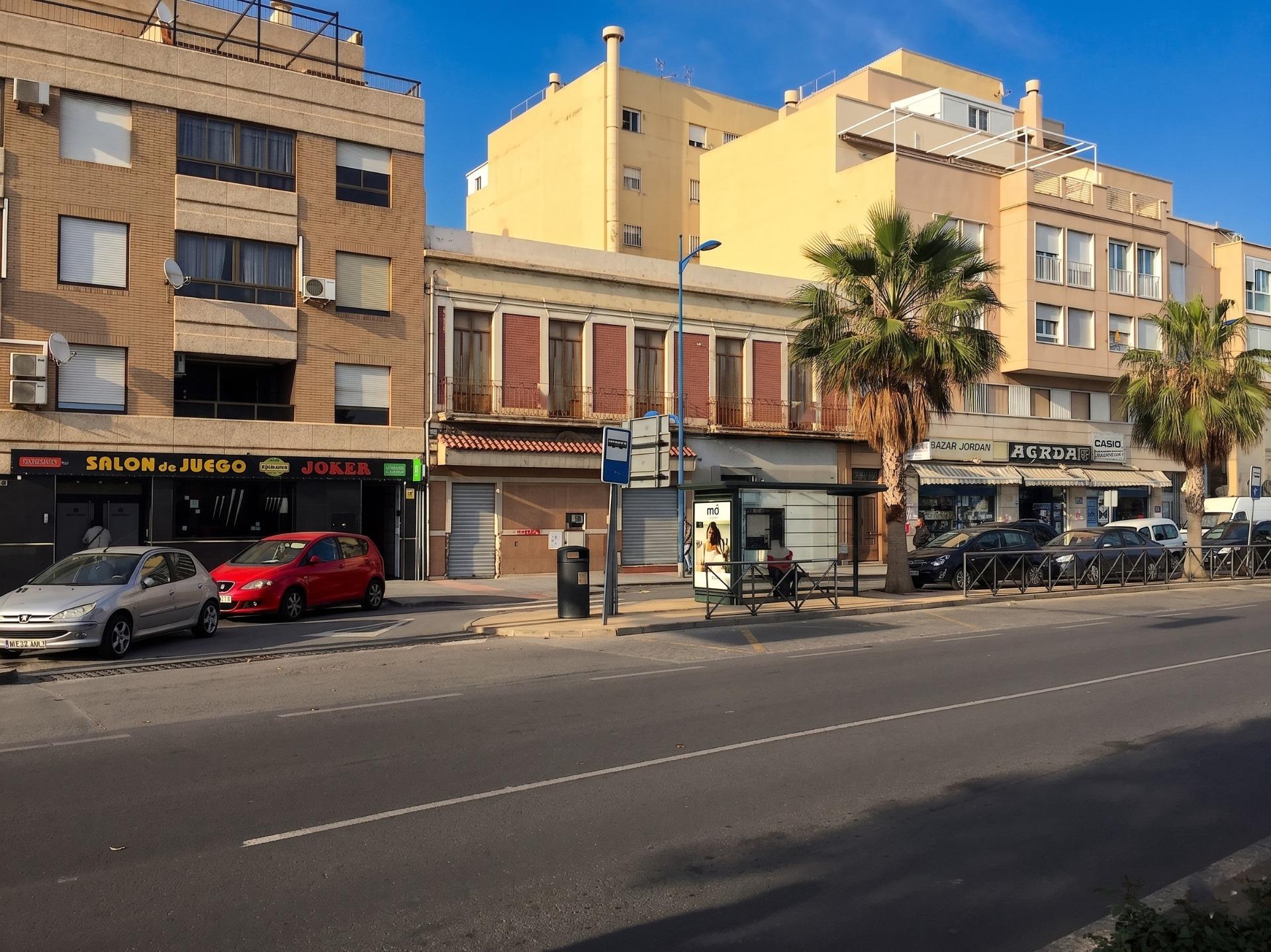 Edificio frente al Puerto de Almería en Almeria foto 2 Edificio frente al Puerto de Almería
