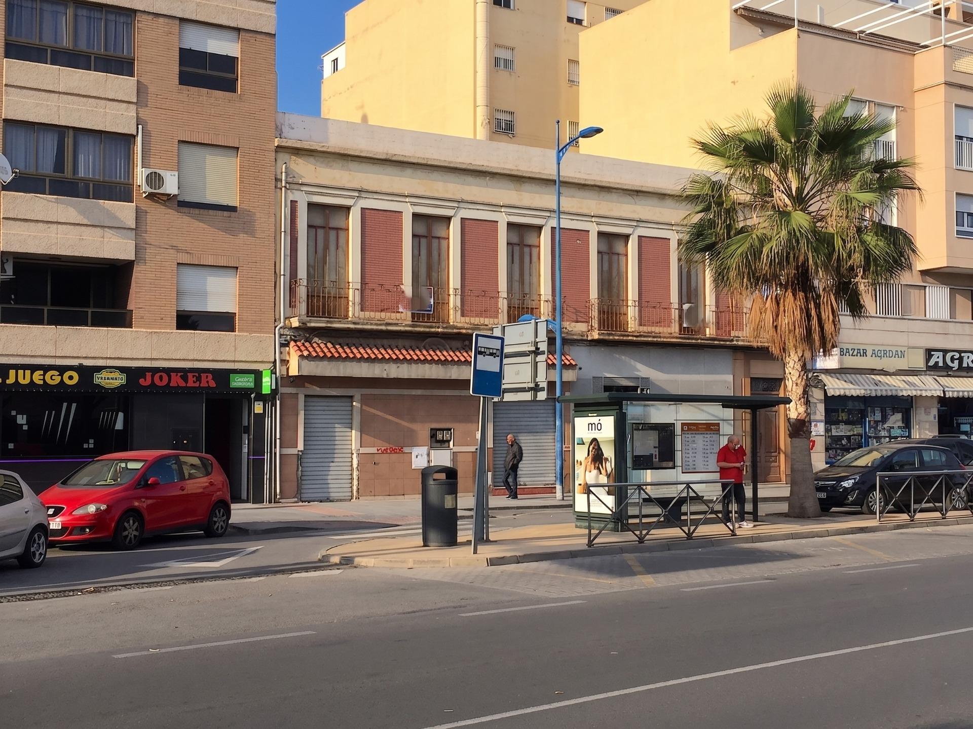 Edificio frente al Puerto de Almería en Almeria foto 3 Edificio frente al Puerto de Almería