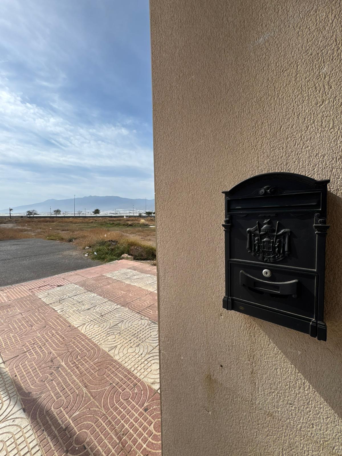 Oportunidad: bajo reformado con patio y sin gastos de comunidad en Roquetas de Mar foto 2 Oportunidad: bajo reformado con patio y sin gastos de comunidad