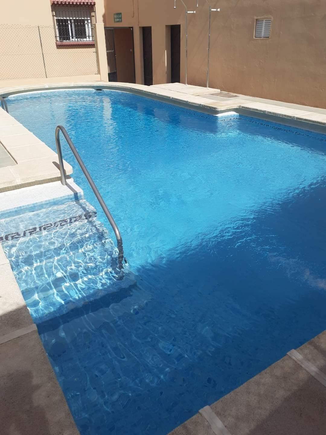 Piso Seminuevo en Aguadulce con Piscina y Cerca del Mar