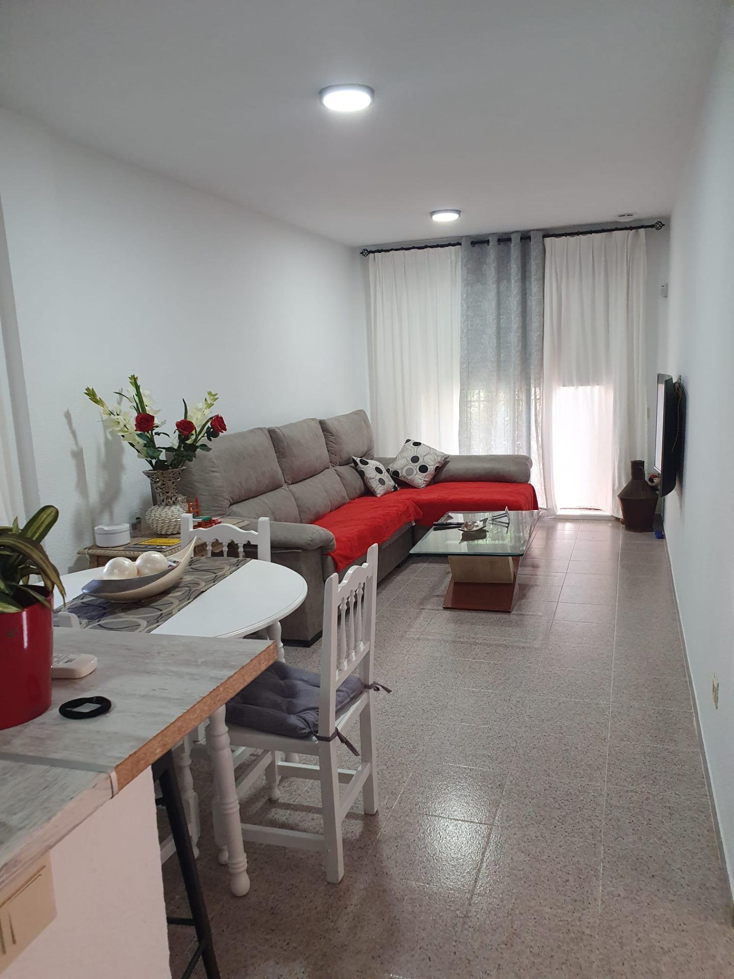 Piso Seminuevo en Aguadulce con Piscina y Cerca del Mar