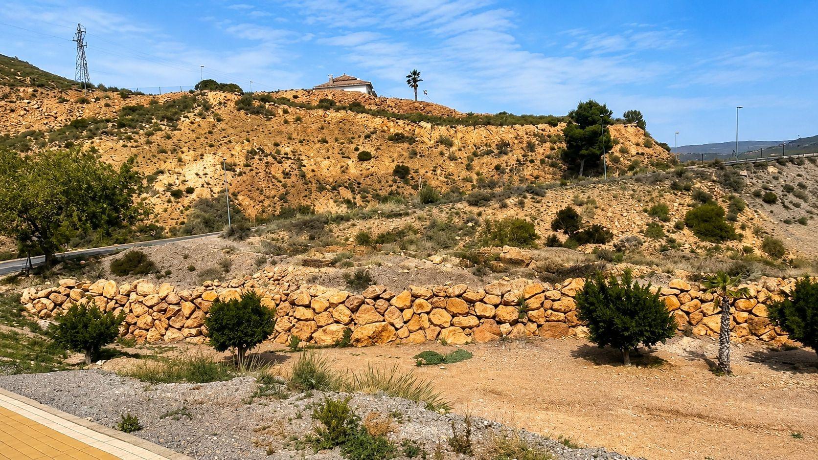 EXCLUSIVA PARCELA CON VISTAS AL MAR EN LA ENVÍA GOLF Y PROYECTO DE VILLA DE DISEÑO LISTO PARA CONSTRUIR