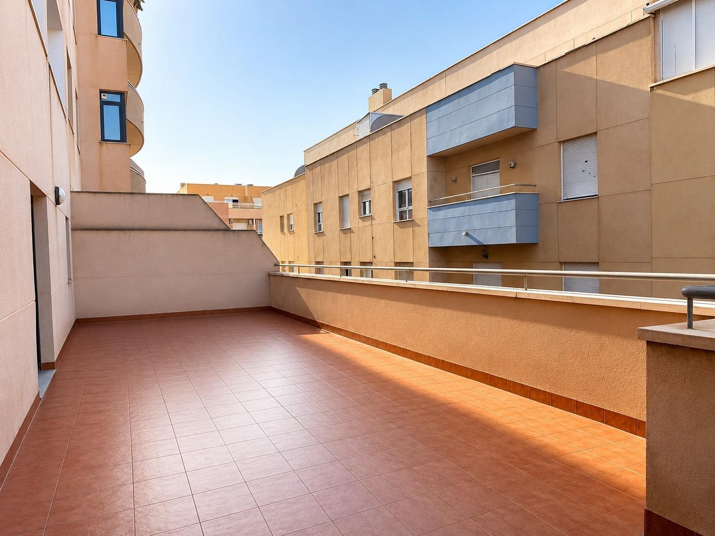 ÁTICO CON ESPECTACULAR TERRAZA DE 50 M2 EN PLENO CENTRO DE EL EJIDO