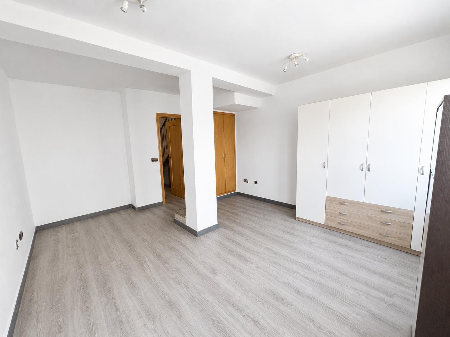 Piso dúplex reformado a 400 metros de la playa en Aguadulce