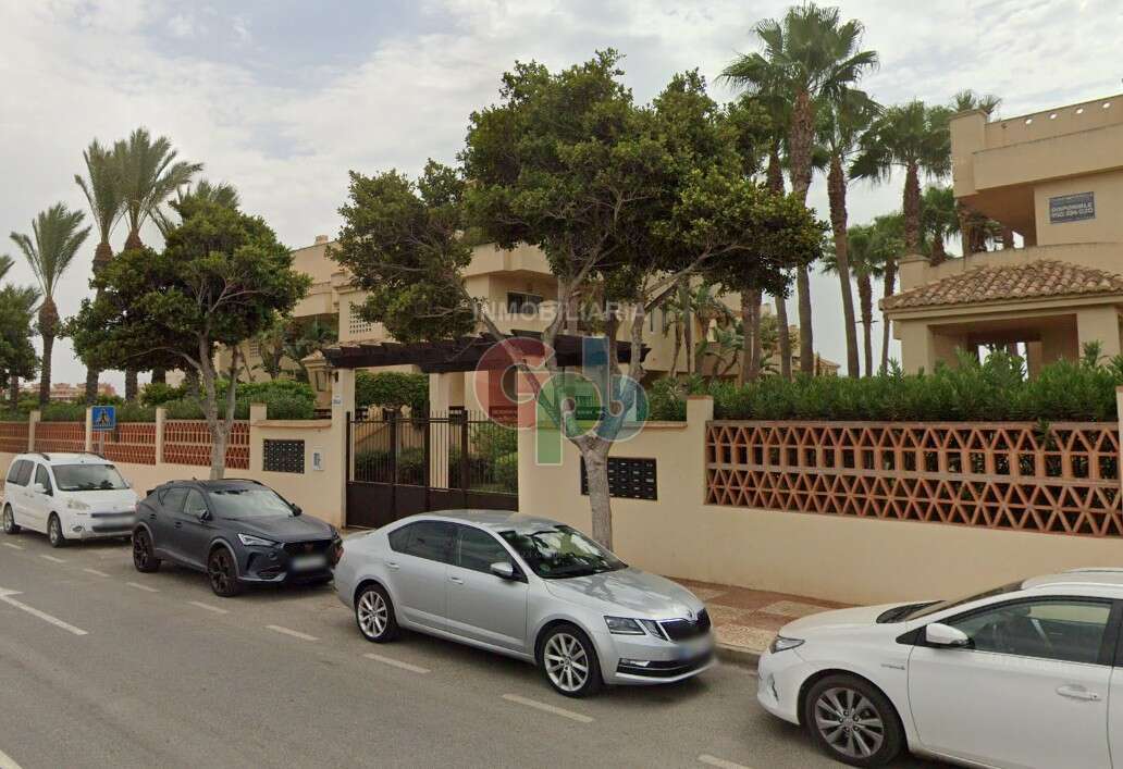 Piso de 88 m² en Roquetas de Mar en Venta por 158800€