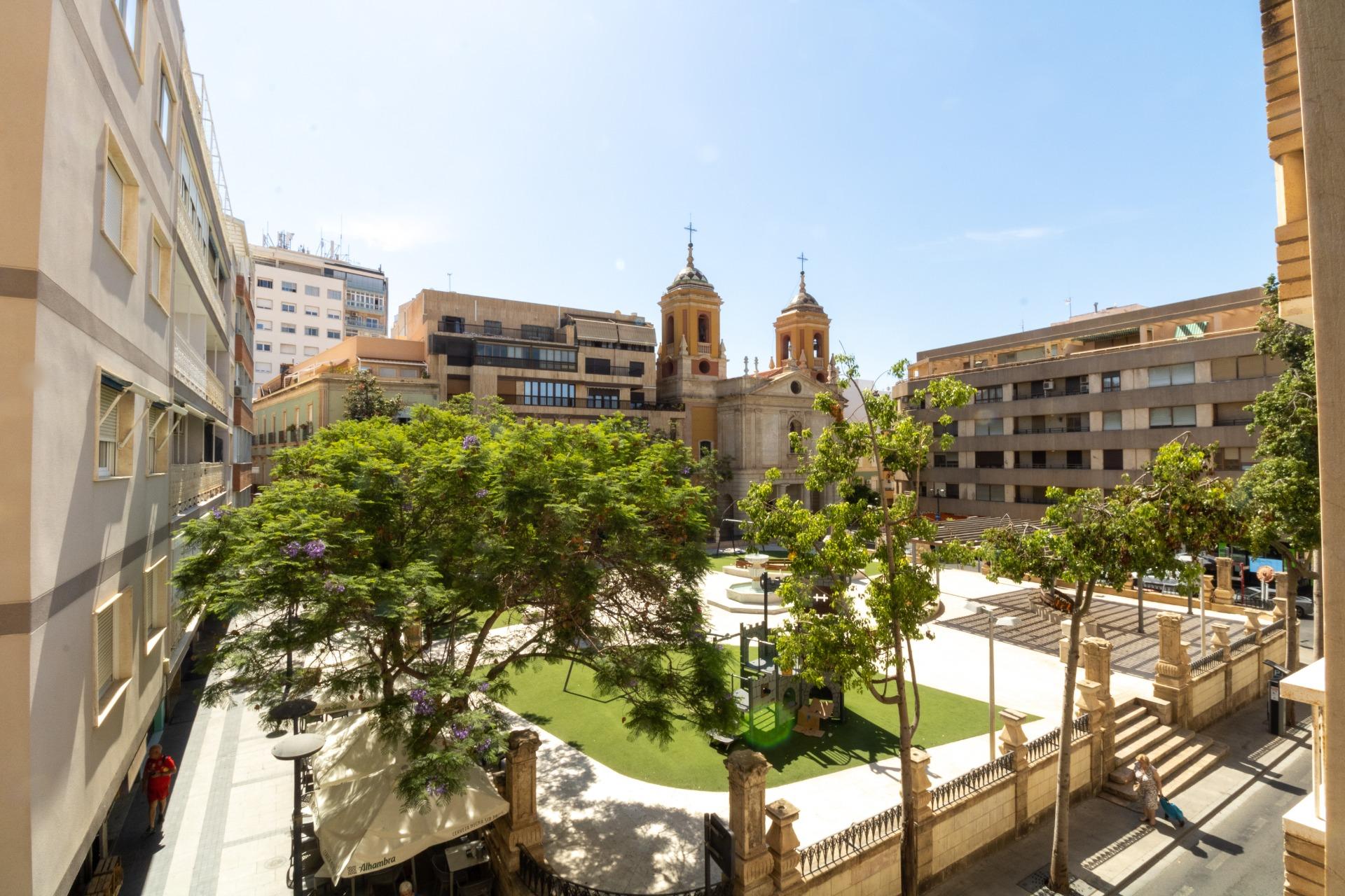 PISO SEÑORIAL EN PLENO CENTRO DE ALMERÍA- PLAZA SAN PEDRO-